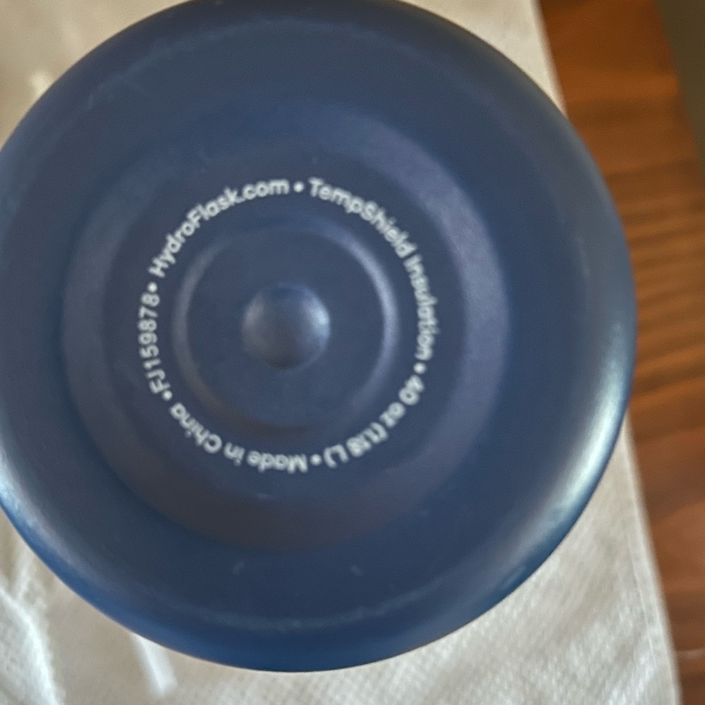 Hydro Flask Midnight Blue Bottle - Picture 8 of 8